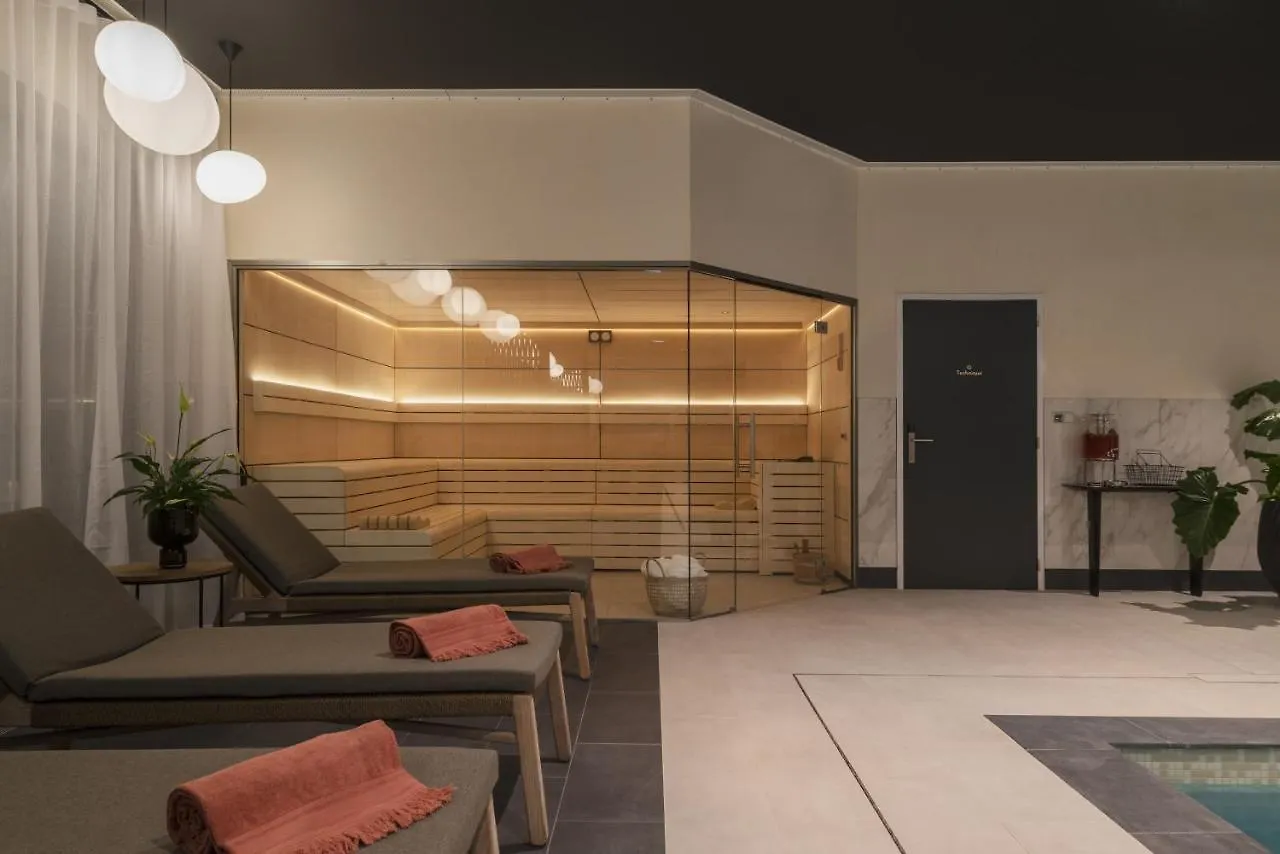 L'Essenciel Hotel Pire-sur-Seiche 4*,